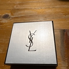 YSL ネクタイピン　の画像