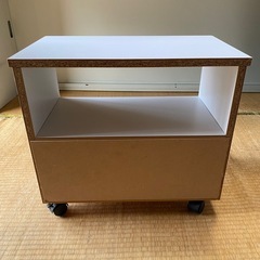 【美品】キャスター付サイドテーブルの画像