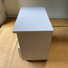 【美品】キャスター付サイドテーブルの画像