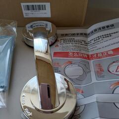 新品未使用！吸盤タイプ ドア 取って シルバーの画像