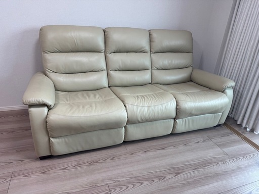 3人掛け電動テーブル付きリクライニン グソファ（Nビリーバ2 革BE）