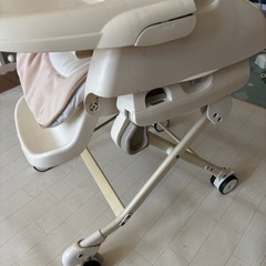 コンビ　ハイローチェア　テーブル、替えのクッション付き　の画像