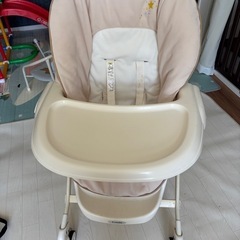 コンビ　ハイローチェア　テーブル、替えのクッション付き　の画像