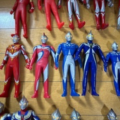 ウルトラマンフィギュア51体の画像