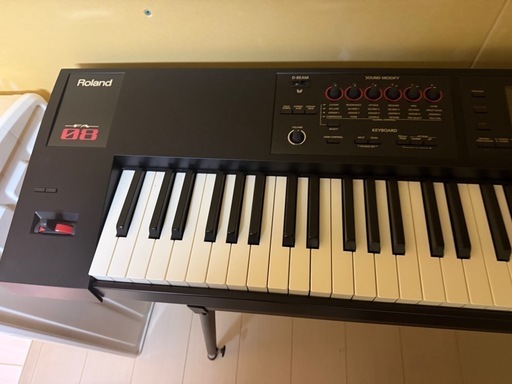 ランキングや新製品 Roland FA-08 シンセサイザー美品可動品アンプイス台付き (oi 鍵盤楽器