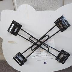 ハローキティフェイス型テーブルの画像