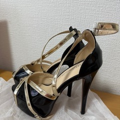新品‼️エナメル✖️ゴールド高級感有るキャバ嬢ヒールの画像