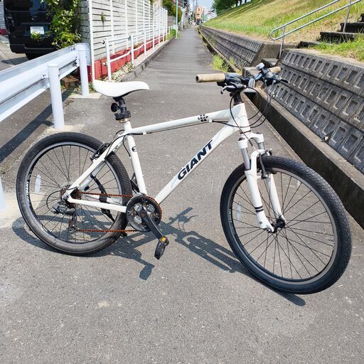 最新コレックション GIANT SNAP サイズM ホワイト ジャンク扱い 現状渡し (のりのり 自転車本体