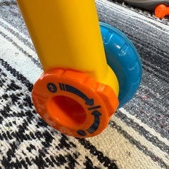 英語おもちゃ　手押し車の画像