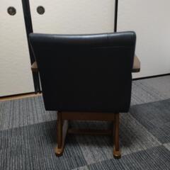 レザー風の回転椅子の画像