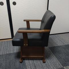 レザー風の回転椅子の画像