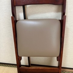 折りたたみ椅子の画像