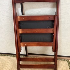 折りたたみ椅子の画像