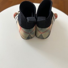 バーバリーのベビーシューズの画像