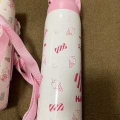 値下げしました❣️ ハローキティ 水筒の画像