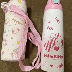 値下げしました❣️ ハローキティ 水筒の画像