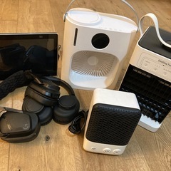 ミニ扇風機、ミニヒーター、ワンセグテレビ、ヘッドフォンの画像