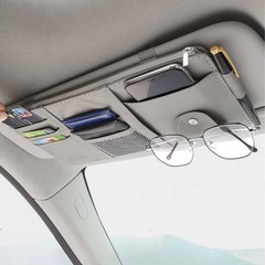 車のサンバイザーにスタイリッシュな収納ポーチ付きオーガナイザーの画像