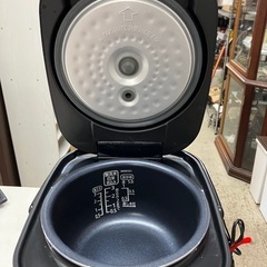 W2507-177 アイリスオーヤマ ジャー炊飯器 RC-MA30AZ-B 2021年製 3合炊き 通電確認済み キズ 汚れありの画像
