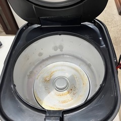 W2507-177 アイリスオーヤマ ジャー炊飯器 RC-MA30AZ-B 2021年製 3合炊き 通電確認済み キズ 汚れありの画像