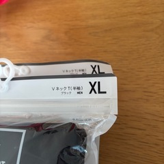 ユニクロ　vネック　ドライカラーTシャツ　XLサイズ　
黒2枚の画像