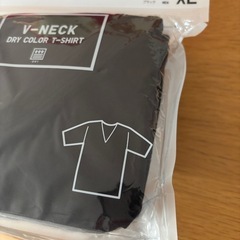 ユニクロ　vネック　ドライカラーTシャツ　XLサイズ　
黒2枚の画像