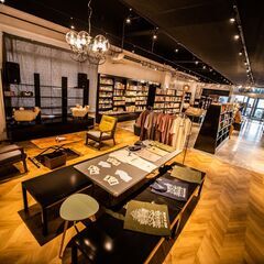 県内でも珍しい書店・コストコ再販店・カフェの複合店のスタッフ募集です！！の画像