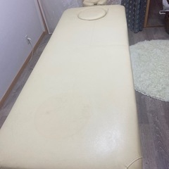 施術ベットの画像