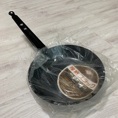 14【未使用】鉄製フライパン　26㎝