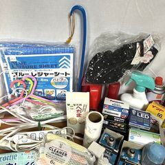 【B104】日用品/雑貨/色々まとめ/レジャーシート/電球/LED/ハンガー/ライター/アルミテープ/便箋/懐中電灯などの画像