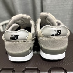 New Balance 996 グレー スニーカーの画像