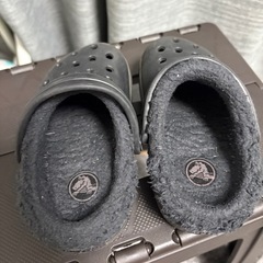 Crocs ブラック フリース内装 6-7の画像
