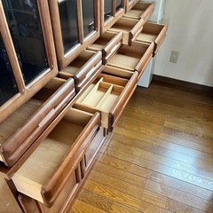 食器棚の画像
