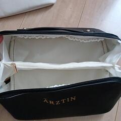 ズボン　ブラウスの画像