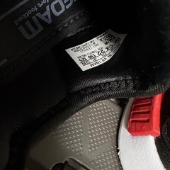 adidas キッズスリッポン ブラック/レッド/ブルーの画像