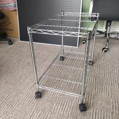 美品 スチールラック キャスター付きの画像