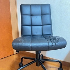 キャスター付き　デスクチェアの画像