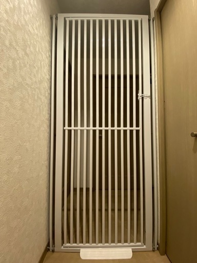 ペット脱走防止　脱走防止ゲート　脱走防止扉　脱走防止柵　玄関