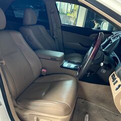 トヨタ　クラウン　全席パワーシート・レザー　車高調　ローダウン　車検整備付きR9.7月　Bカメラ　Bluetoothの画像