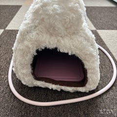 うさぎ用ハウスとペットヒーターと餌入れ