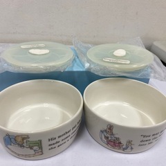 【 未使用】THE WORLD OF PETER RABBIT　ピーターラビット サラダボウル3枚　レンジキャニスター2個　＃32847の画像