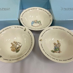 【 未使用】THE WORLD OF PETER RABBIT　ピーターラビット サラダボウル3枚　レンジキャニスター2個　＃32847の画像