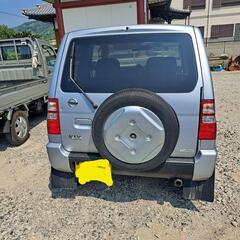 平成24年の日産キックスです。今なら車検満タン　4WDターボ車です。あくまでも中古車なので小キズ等があります。ノークレームノーリターンでお願いします。名義変更までの預り金三万を預からせてもらいます。名義変更後速やかに返金させてもらいます。の画像
