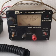 無線機とコンデンサ？のセットです。の画像