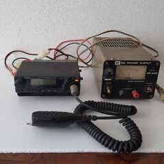無線機とコンデンサ？のセットです。の画像