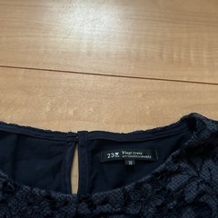 ⭐︎２３区上品な紺色総レースカットソー３８　卒業式などにもの画像