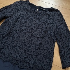 ⭐︎２３区上品な紺色総レースカットソー３８　卒業式などにもの画像
