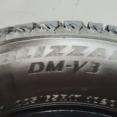 BS BRIDGESTONE BLIZZAK DM-V3 225/65R17 17インチ スタッドレス 1本 バリ溝 ハリアー RAV4 エクストレイル等　(KTI417)クレジットカード QRコード決済可能の画像
