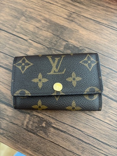 LOUIS VUITTON キーケース
