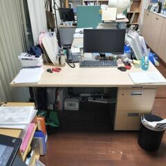 配達可!!コクヨ オフィス用デスク 机　幅1400 奥700 高720 コクヨ KOKUYO SDF-FRL7LP81　木目 平デスク 平机 オフィスデスク 事務机の画像